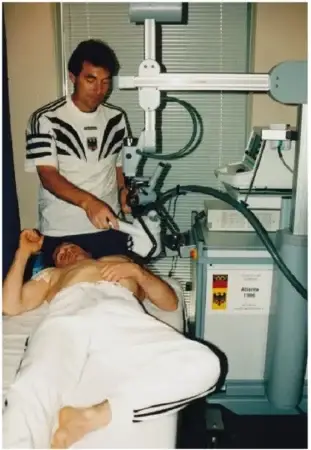 Lohrer et al. tutkivat fokusoitua paineaaltohoitoa ja sitä käytettiin aktiivisesti jo Atlantan olympialaisissa vuonna 1996.